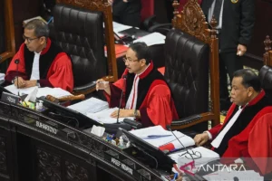 Putusan MK Pisahkan Pemilu Nasional & Daerah: Dampak dan Reaksi Terkini