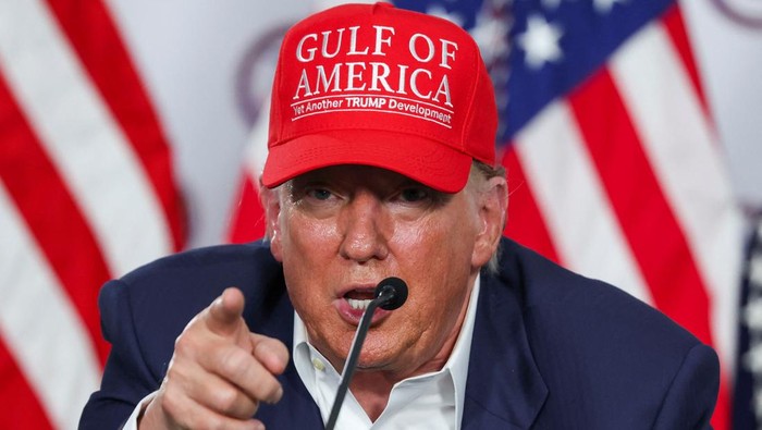 Trump menandatangani undang-undang kontroversial di Gedung Putih, 4 Juli 2025